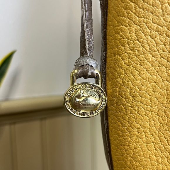 Vtg Dooney & Bourke AWL Teton Drawstring Crossbody Bucket Bag Palomino Yellow - Picture 4 of 15